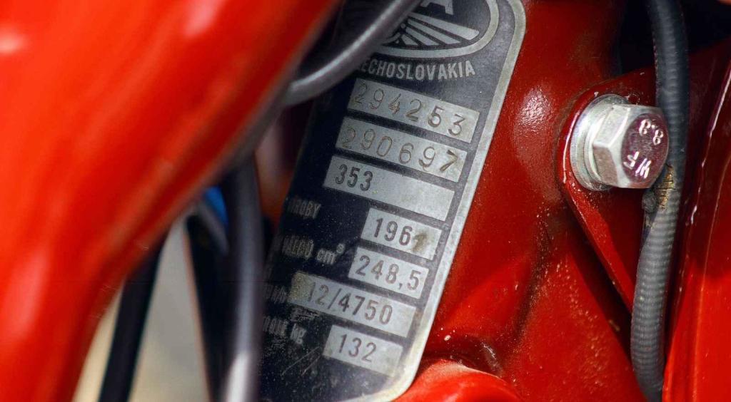 Veterány vyjely z Havlíčkova Brodu a dorazily na zámek ve Světlé nad Sázavou. Foto: poskytl Jan Šafránek