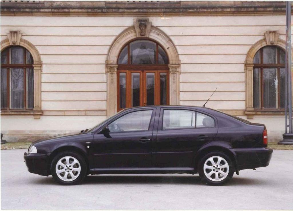 Z bočního pohledu pak Long vypadal docela elegantně