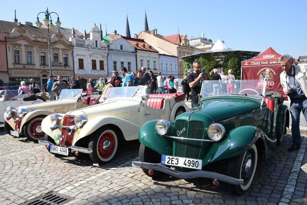 Sodomkovo Vysoké Mýto připomnělo dobu elegantních automobilů a vynikajícího karosářského řemesla.