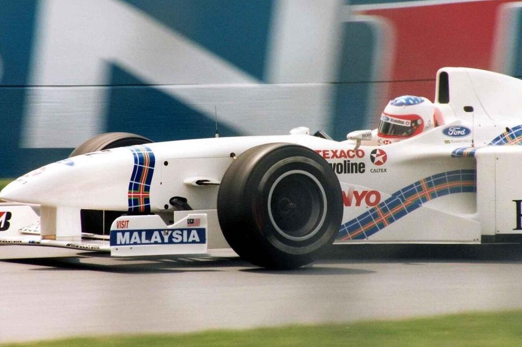 Rubens Barrichello s vozem stáje Stewart Grand Prix v roce 1997.