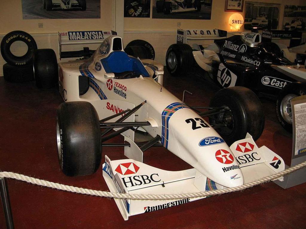 Vůz stáje F1 Stewart Grand Prix SF1 Jana Magnussena z roku 1997.
