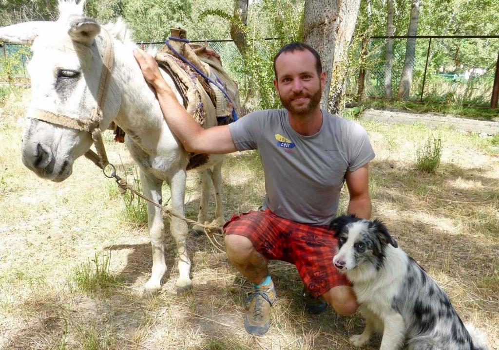 Slávek Král cestuje stopem. V doprovodu své border kolie Corey podnikl už dvakrát cestu kolem světa (Foto: Slávek Král)