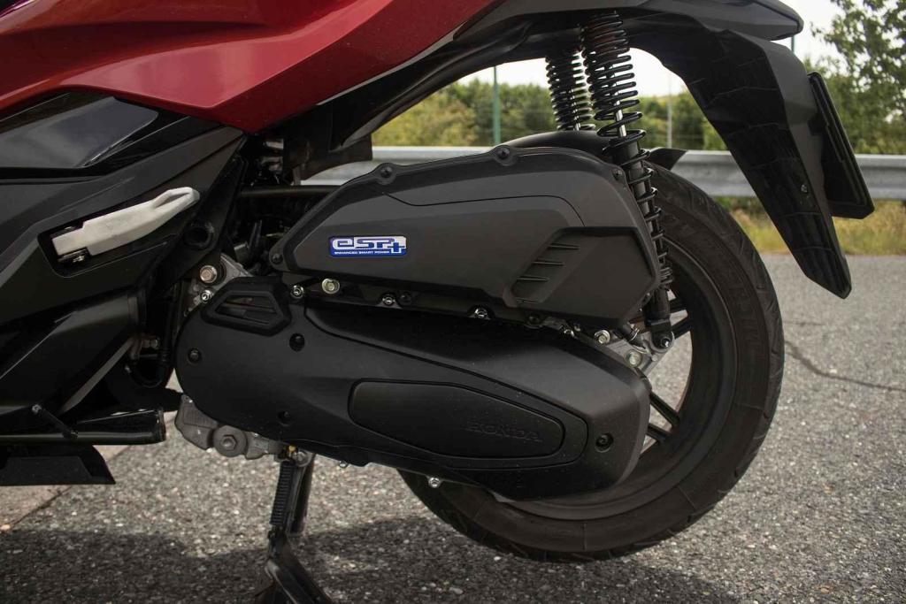 O pohon se stará motor s výkonem 11,7 kW.