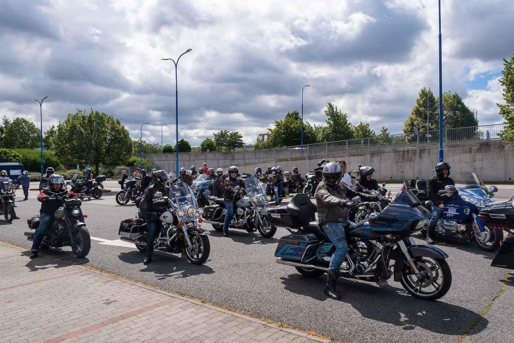 Z benefiční jízdy motocyklů na podporu válečných veteránů.