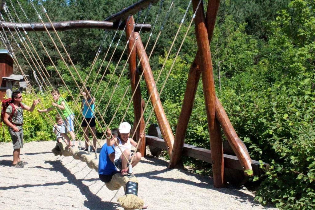 V parku Mirakulum v Milovicích najdete spoustu atrakcí, na nichž se vaši potomci vyřádí celý den.