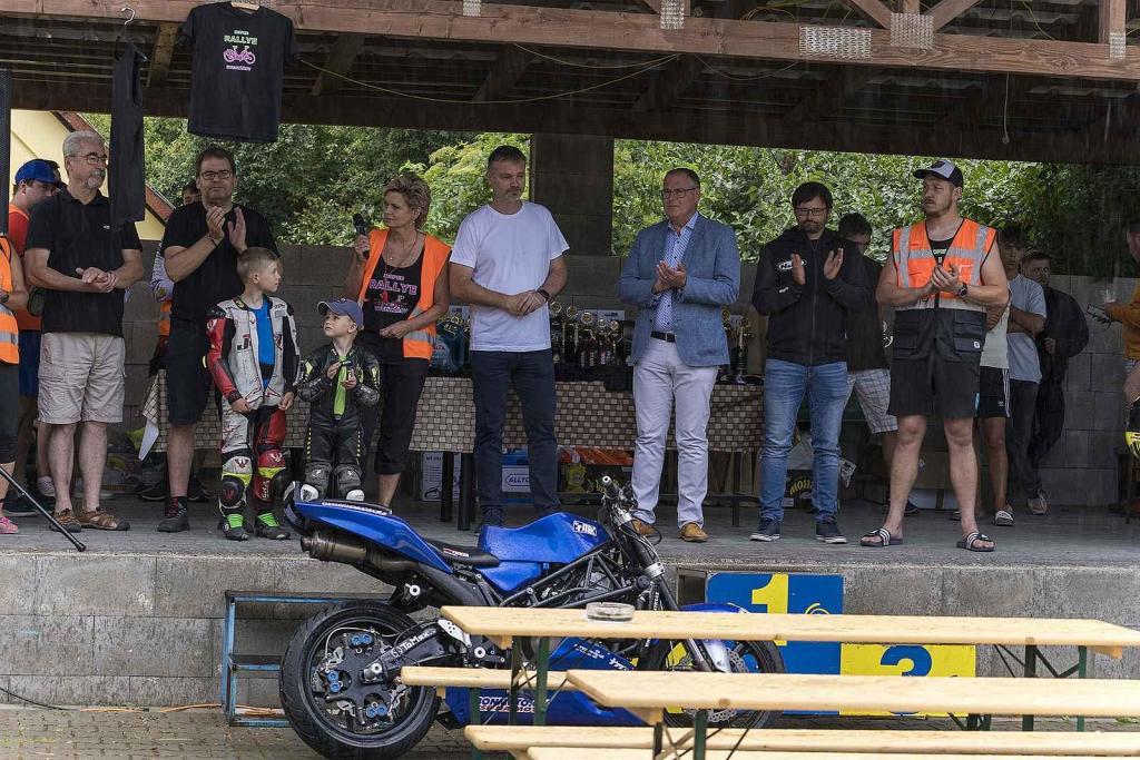 Připomeňte si, jak vypadala Moped rallye Rychtářov minulý rok.