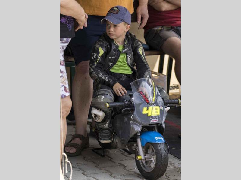 Připomeňte si, jak vypadala Moped rallye Rychtářov minulý rok.