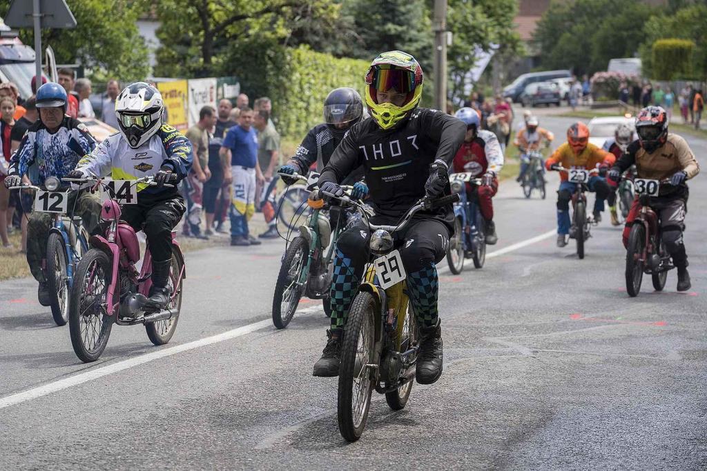Připomeňte si, jak vypadala Moped rallye Rychtářov minulý rok.
