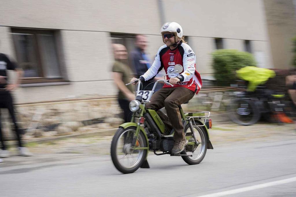 Připomeňte si, jak vypadala Moped rallye Rychtářov minulý rok.