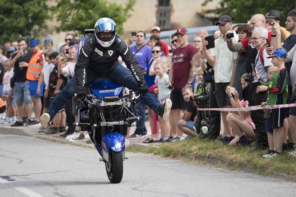 Připomeňte si, jak vypadala Moped rallye Rychtářov minulý rok.