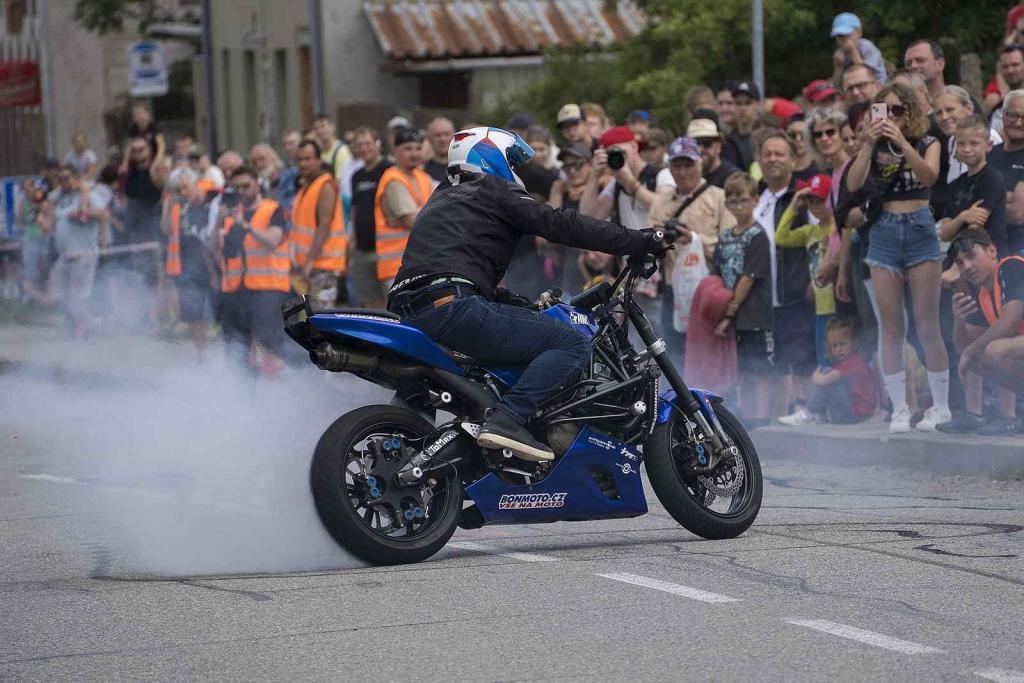 Připomeňte si, jak vypadala Moped rallye Rychtářov minulý rok.