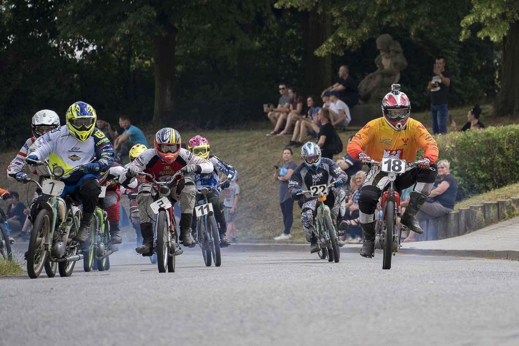 Připomeňte si, jak vypadala Moped rallye Rychtářov minulý rok.