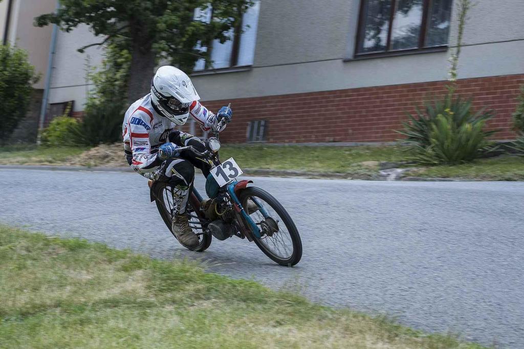 Připomeňte si, jak vypadala Moped rallye Rychtářov minulý rok.
