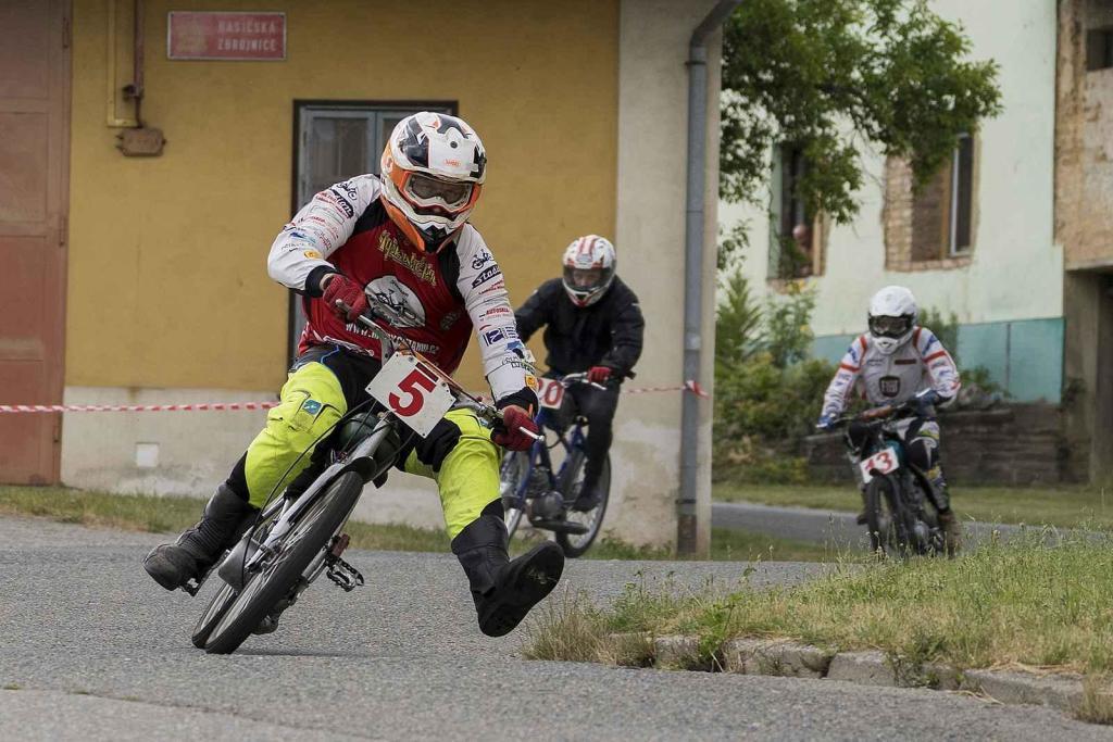 Připomeňte si, jak vypadala Moped rallye Rychtářov minulý rok.