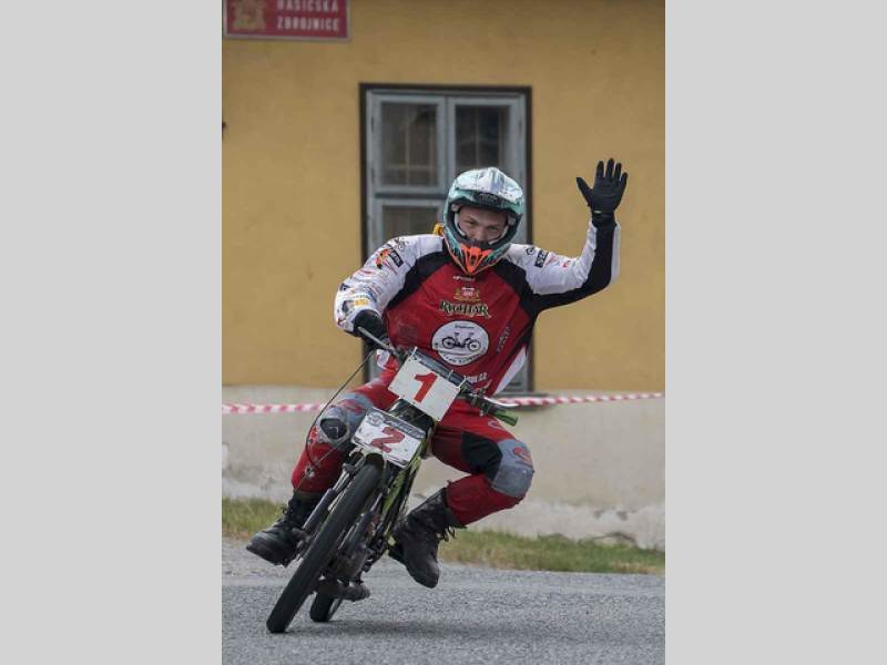 Připomeňte si, jak vypadala Moped rallye Rychtářov minulý rok.