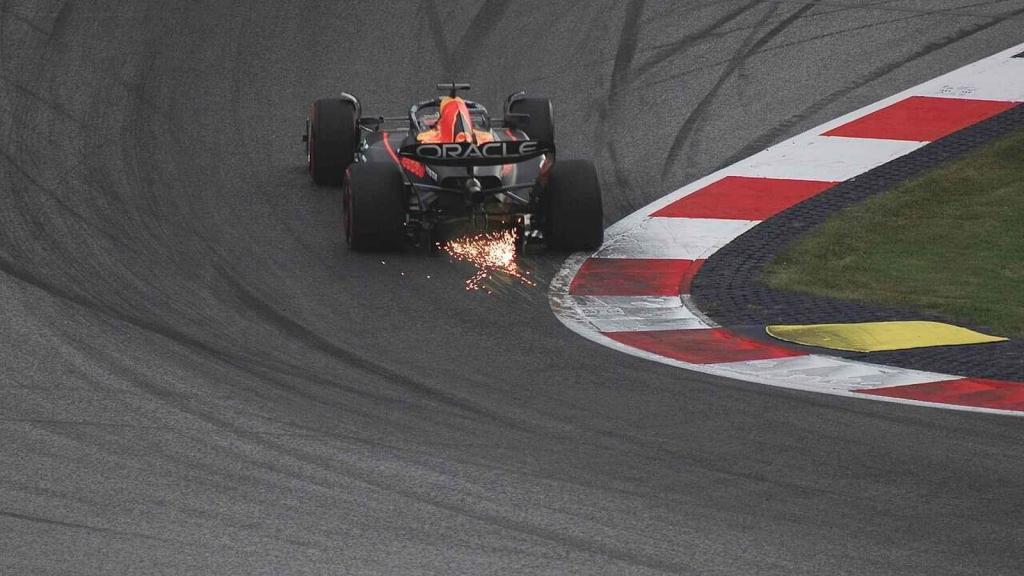 Verstappen na trati při Grand Prix Rakouska.