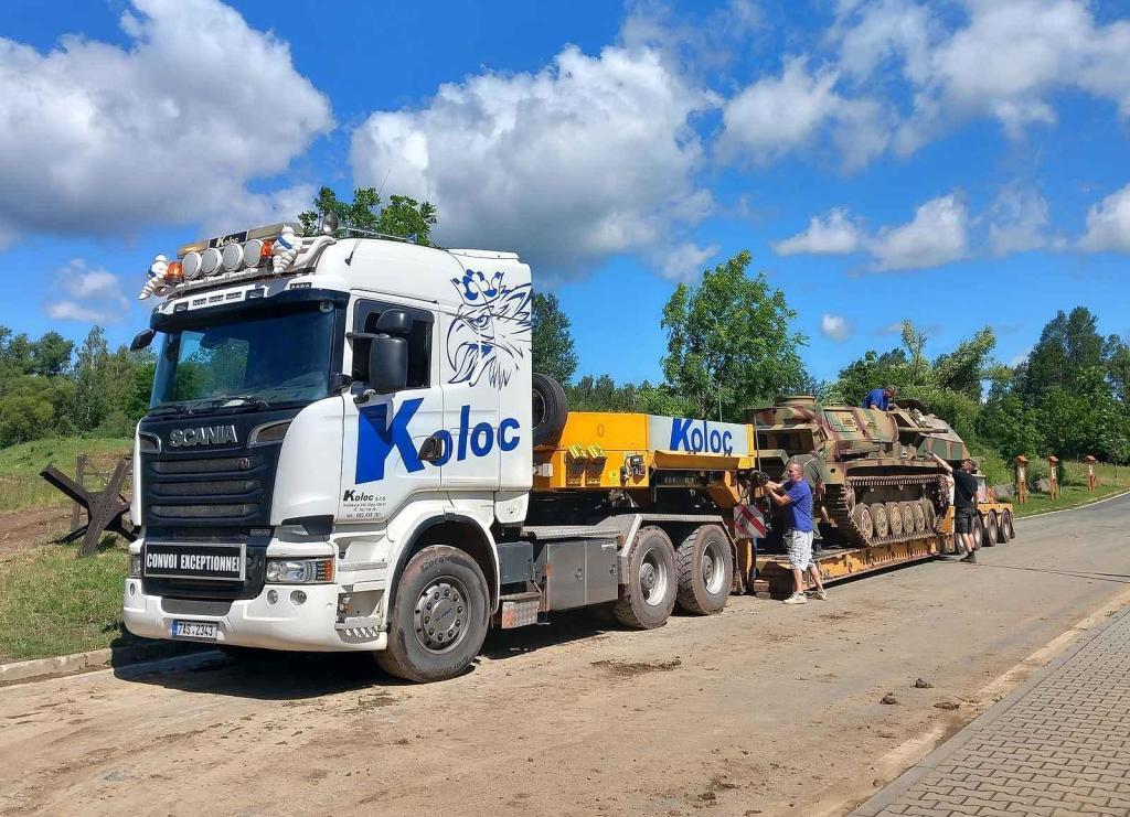 O víkendu se uskutečnil náročný transport těžké techniky z Muzea na demarkační linii na tankodrom Bahna.