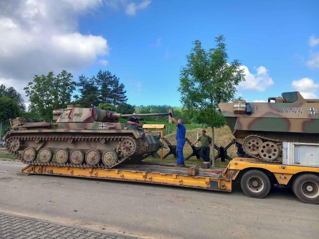 O víkendu se uskutečnil náročný transport těžké techniky z Muzea na demarkační linii na tankodrom Bahna.