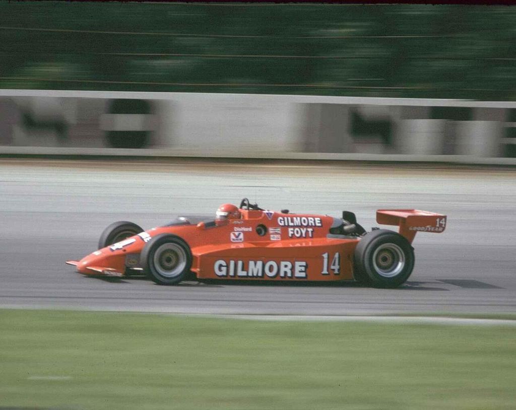A. J. Foyt při závodě v roce 1984.