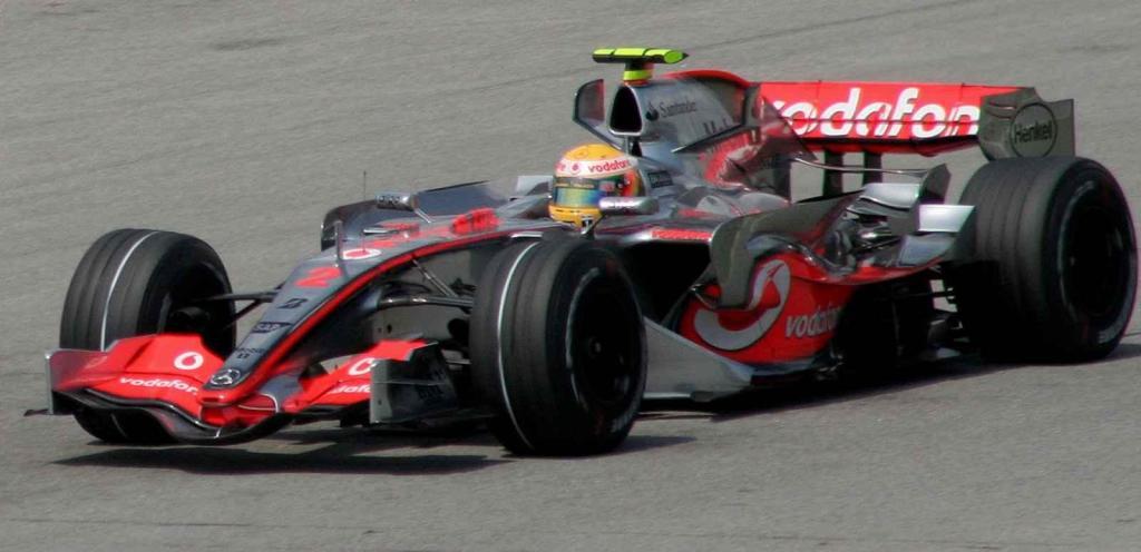 Lewis Hamilton v McLarenu v roce 2007.