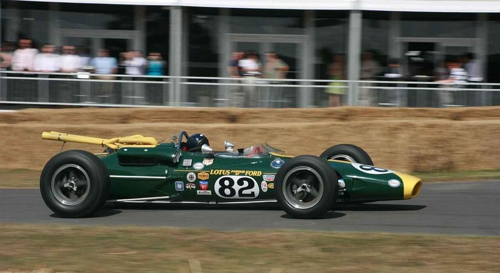 Clarkův Lotus 38 s nímž v roce 1965 vyhrál 500 mil Indianapolis při festivalu v Goodwoodu 2010.