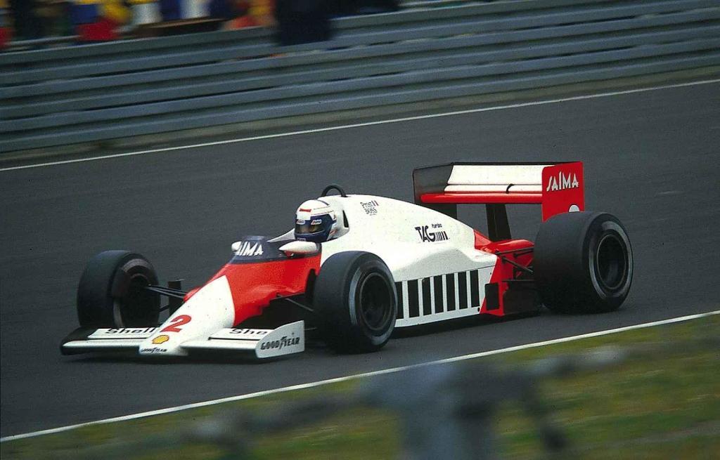 Alain Prost v McLarenu MP4-2B v roce 1985.