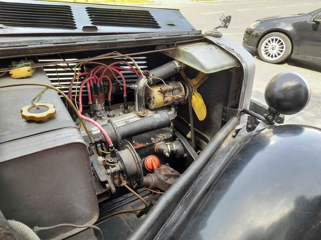 Z přehlídky vozů Škoda Pohofestu, jejich majitelé je představili také na Kupkově náměstí v Opočně. Škoda 637 D Václava Holého z roku 1934.