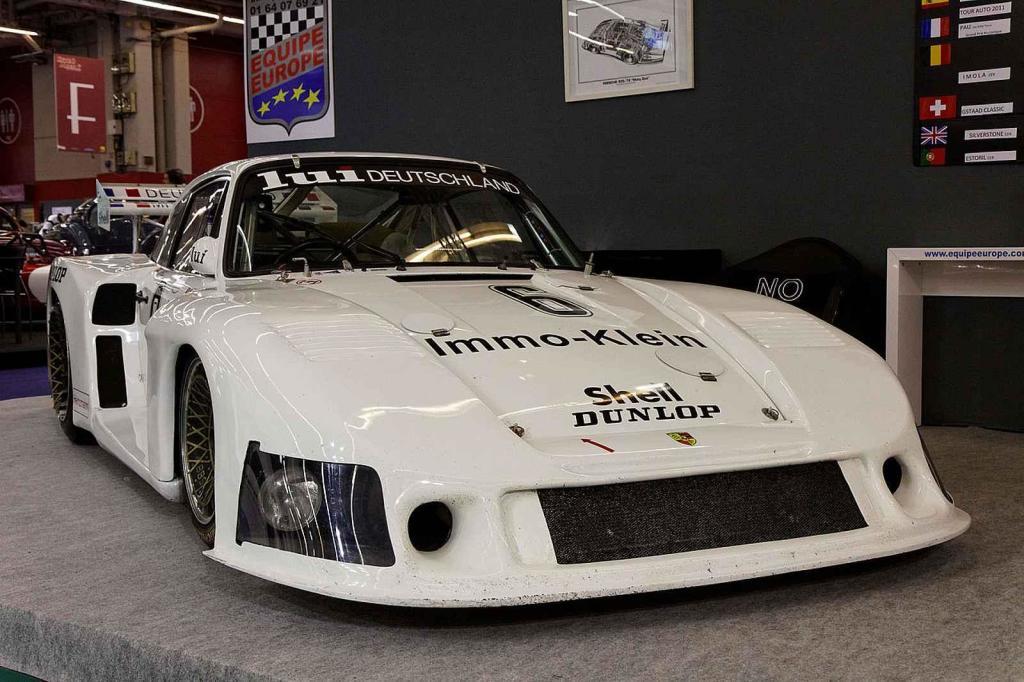 Porsche 935/78 Moby Dick při přehlídce Rétromobile 2011.