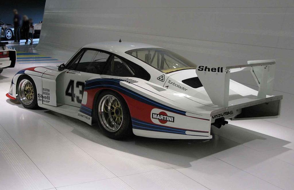 Porsche 935/78 Moby Dick vystavené v muzeu.