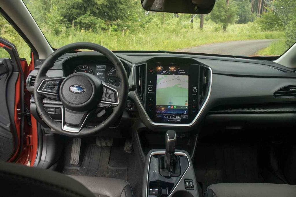 Pohledný, ale především účelný - takový je interiér Subaru Crosstrek.