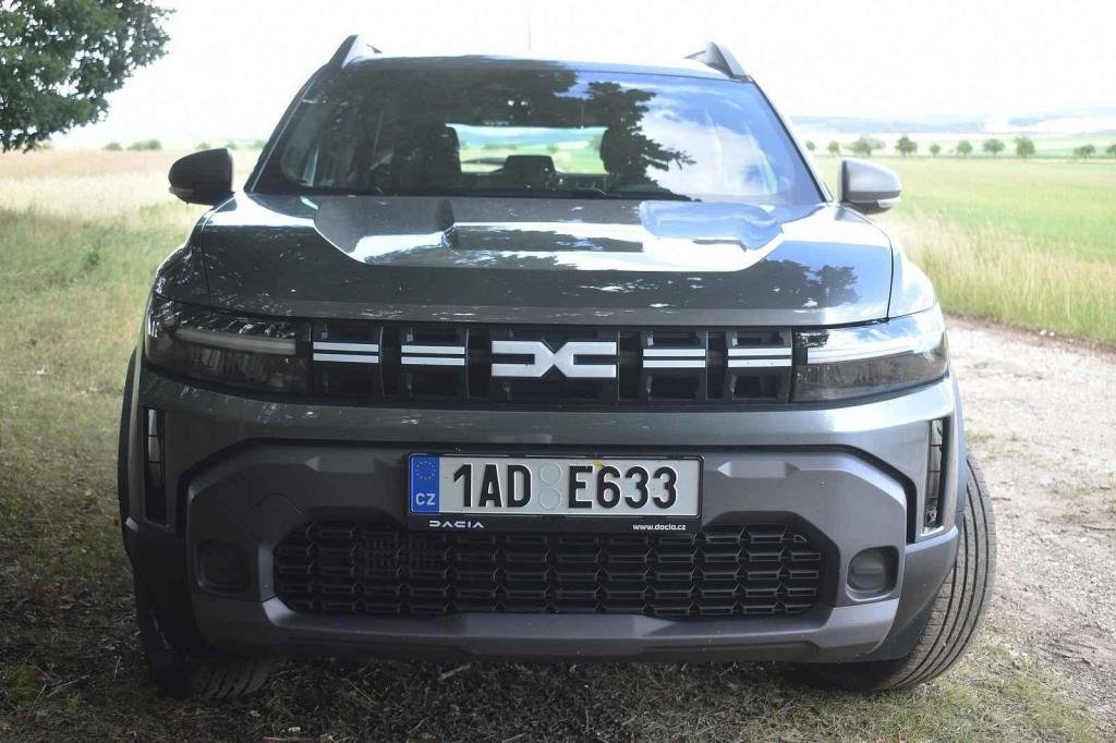 Dacia Duster má robustní příď