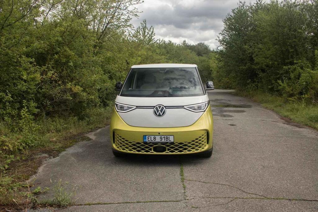Jeho téměř lidský výraz a jasné barvy otáčejí hlavy, kamkoli auto přijede.