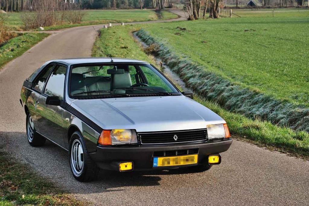 Renault Fuego na předváděcím snímku.