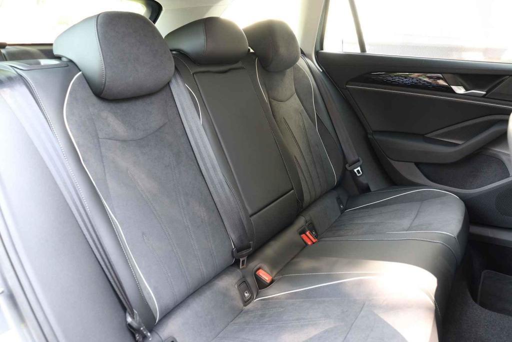 Volkswagen Passat B9 2.0 TDI