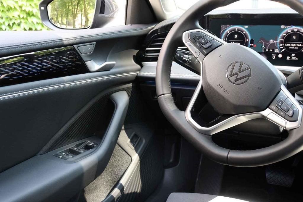 Volkswagen Passat B9 2.0 TDI