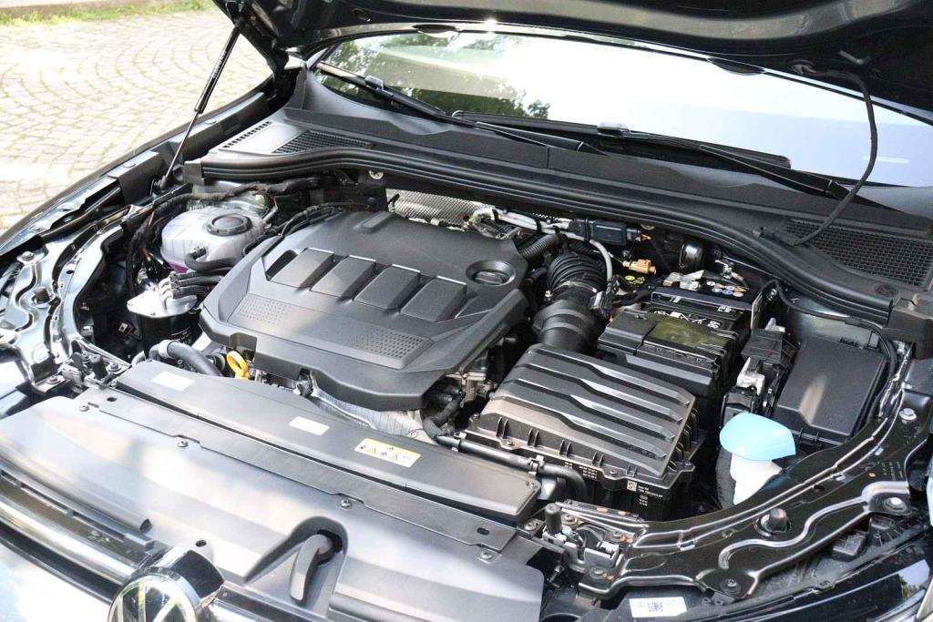 Volkswagen Passat B9 2.0 TDI