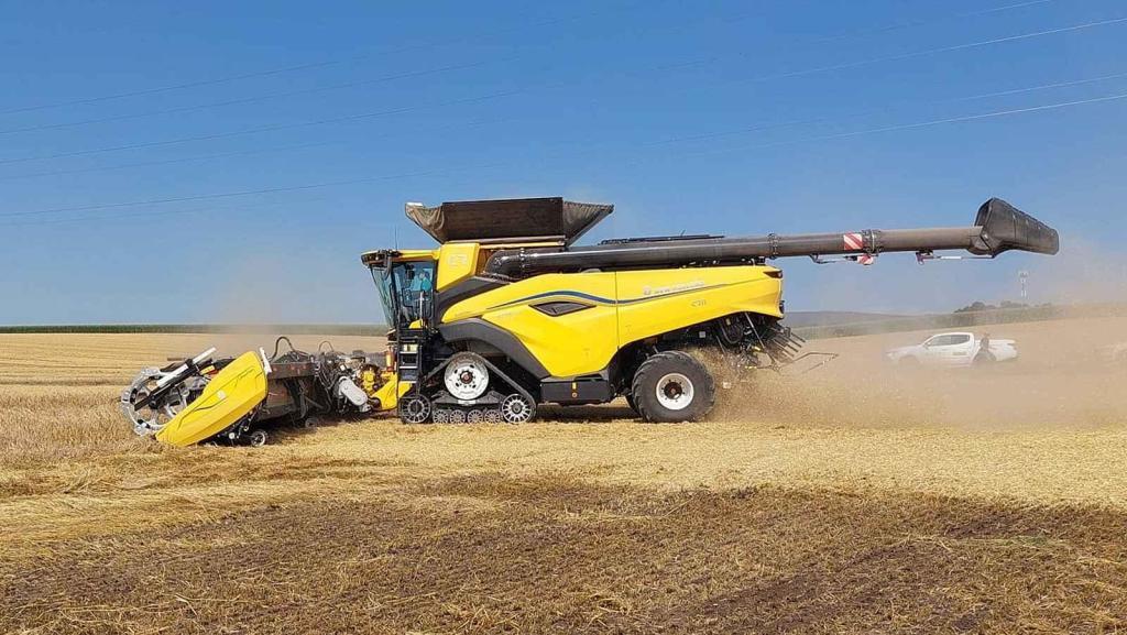 Nový kombajn CR11 firmy New Holland dokáže sklidit až sto tun obilí za hodinu