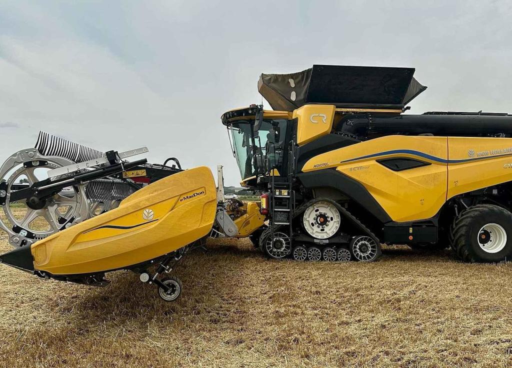 Nový kombajn CR11 firmy New Holland dokáže sklidit až sto tun obilí za hodinu