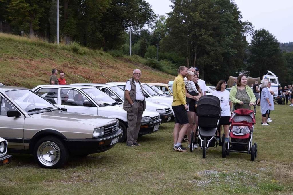 Hasičské hřiště v Huti obsadil další ročník Veterán Show.
