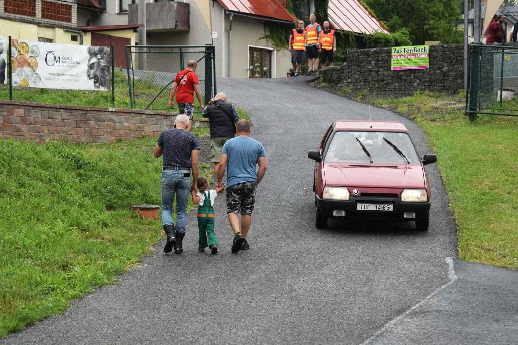 Hasičské hřiště v Huti obsadil další ročník Veterán Show.