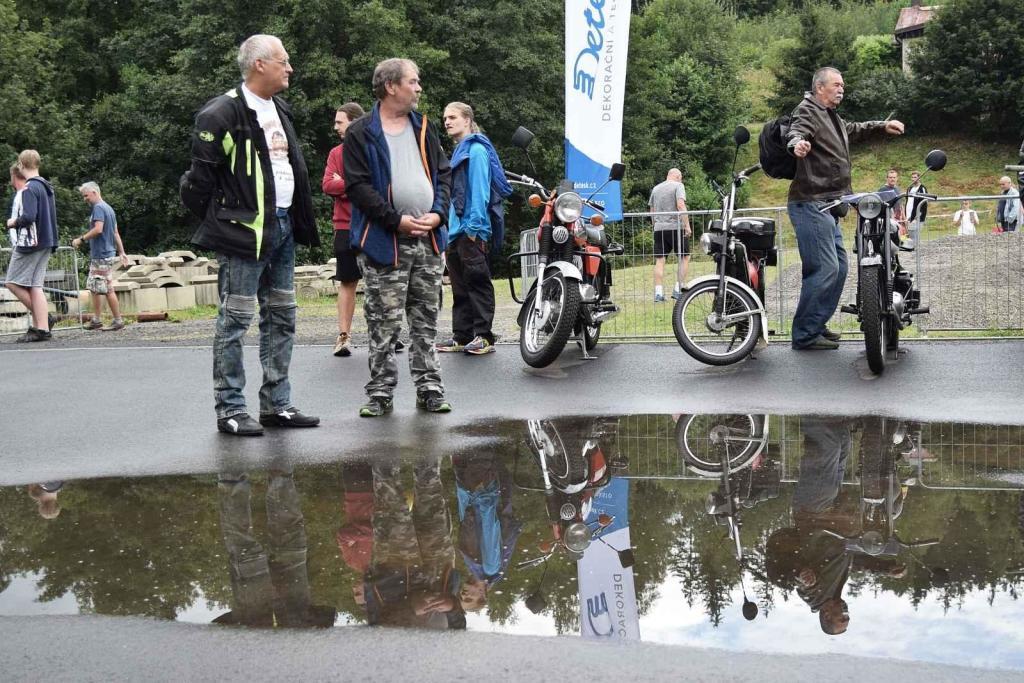 Hasičské hřiště v Huti obsadil další ročník Veterán Show.