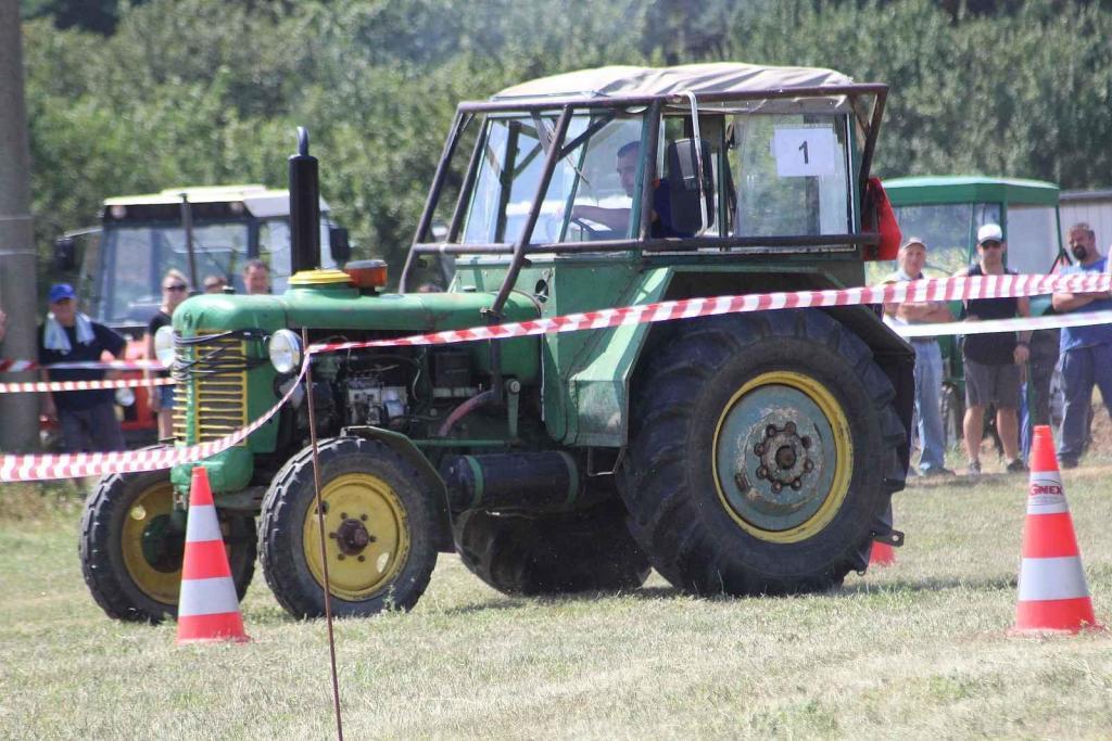 Podivínský mazec nabídl svůj třináct ročník. Jedinečná traktoriáda na Břeclavsku lákala poslední červencovou sobotu na spanilou jízdu, závody i přehlídku několika veteránů.