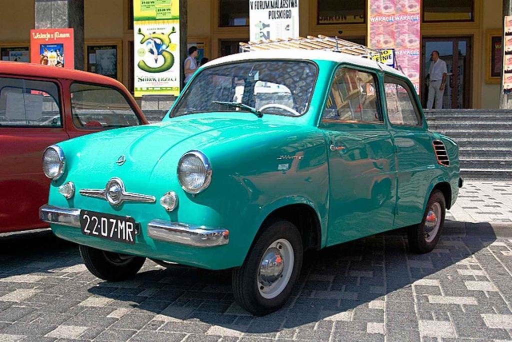 Počítalo se s tím, že to bude malé lidové vozítko za solidní peníze. Polské malé auto Mikrus MR-300, které se vyrábělo v letech 1957 až 1960.