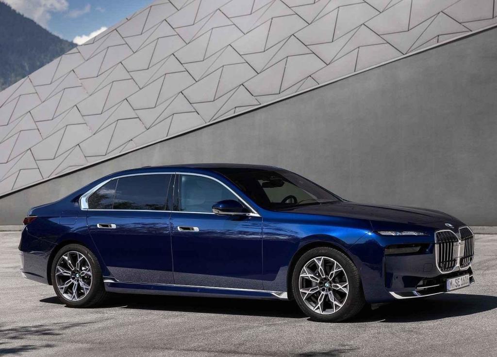 Luxusní vozy - nejlepší BMW 7 - 114 kusů
