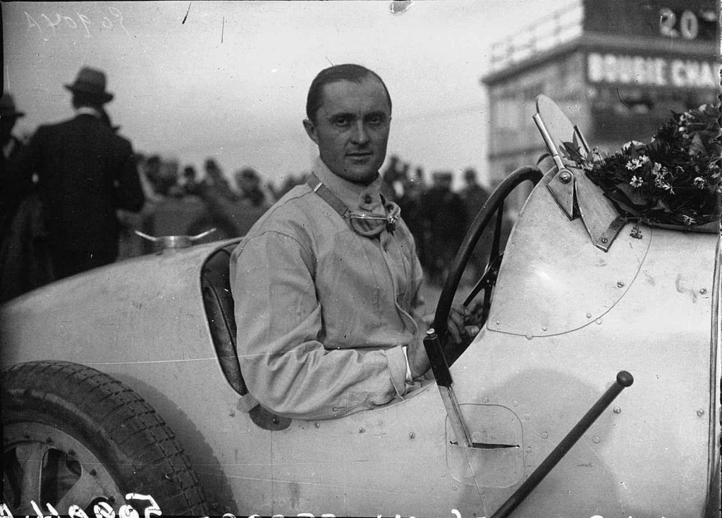 Luois Chiron za volantem vozu při závodě v Montlhéry 1927. Foto: Wikimedia Commons, Agence de presse Meurisse, volné dílo