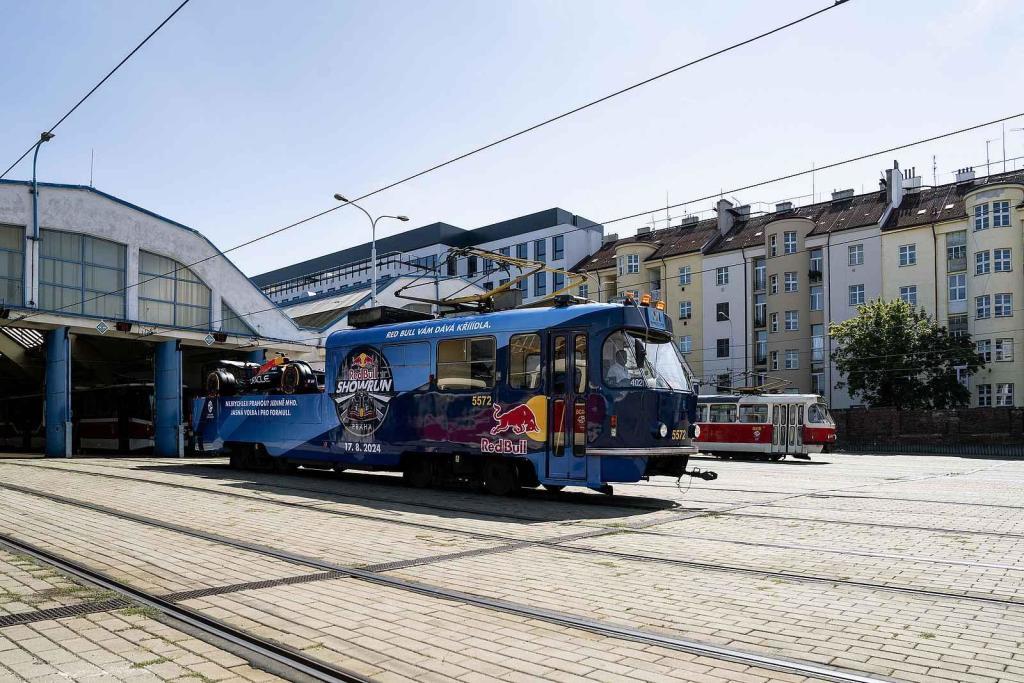 Tramvaj „mazačka“ s monopostem formule 1
