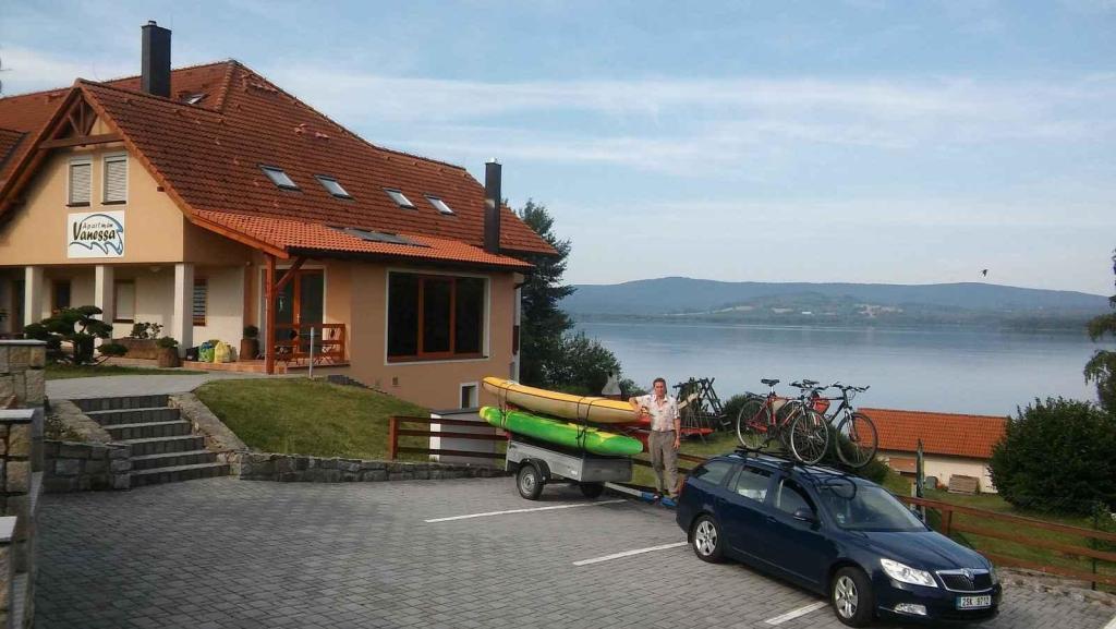 Luboš Homola, Kralupy nad Vltavou. Fotka z dovolené na Lipně. Tohle je bohužel už odjezd od jezera.