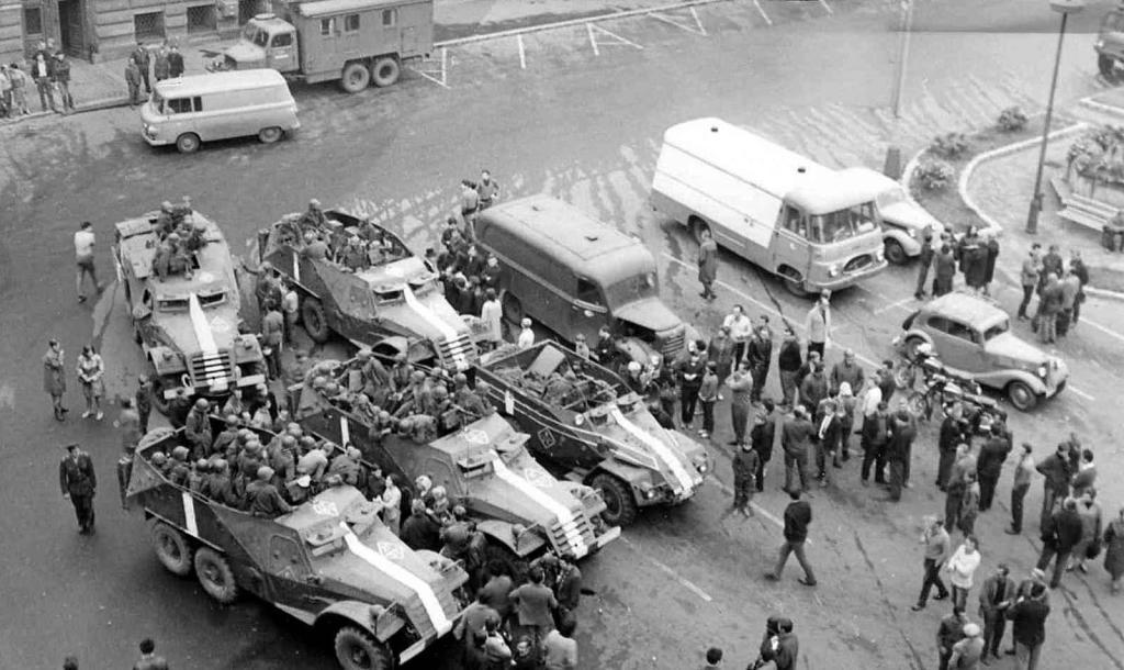 Zavzpomínejte s námi na to, jaká auta, s výjimkou těch co patřila invazním vojskům, se v srpnu 1968 pohybovala na našich silnicích.