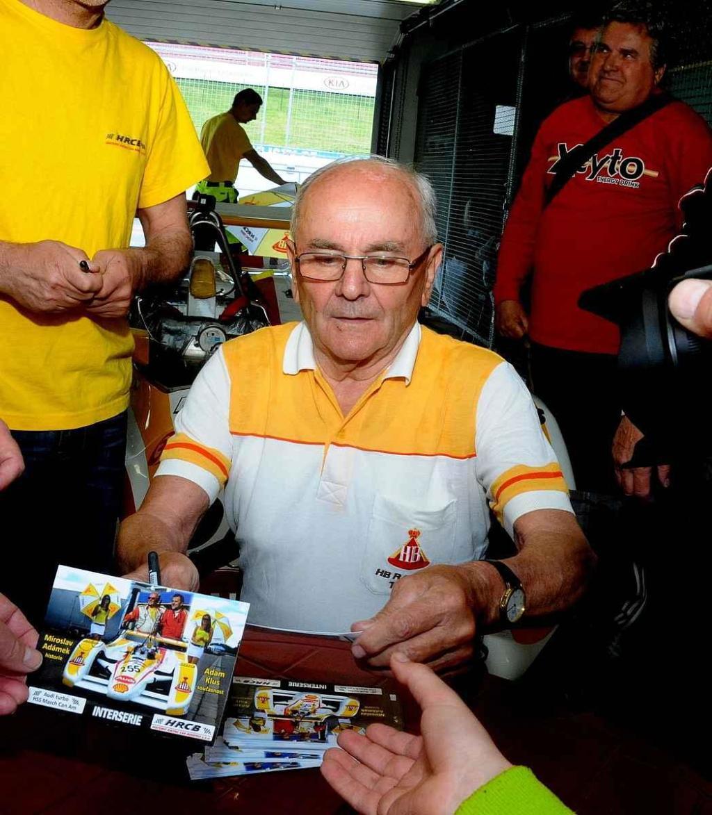 Miroslav Adámek při autogramiádě na Autodromu Most v roce 2017.