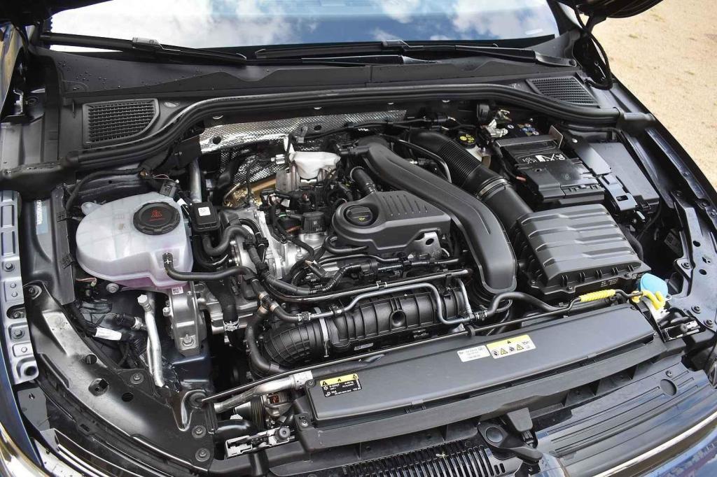 Motor je kultivovaný a dobře odhlučněný
